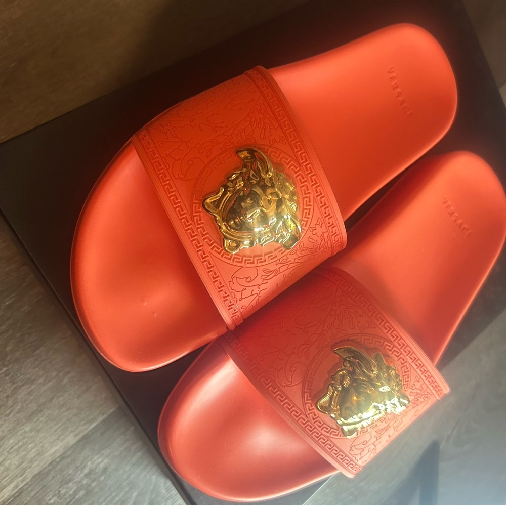 COPY - Versace slides